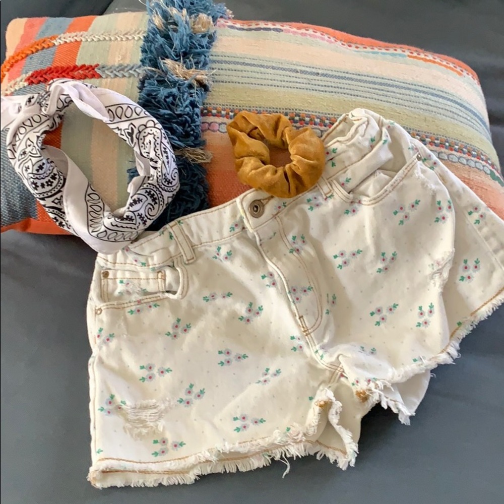🌞 3/$20 Zara Girls Floral Denim Cutoff Shorts